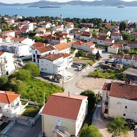 Apartmani Ema Sveti Filip i Jakov Exterior photo