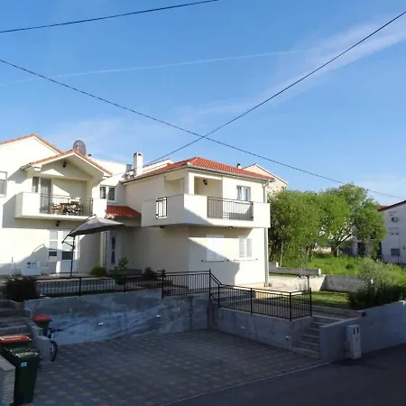 Apartmani Ema Sveti Filip i Jakov Exterior photo