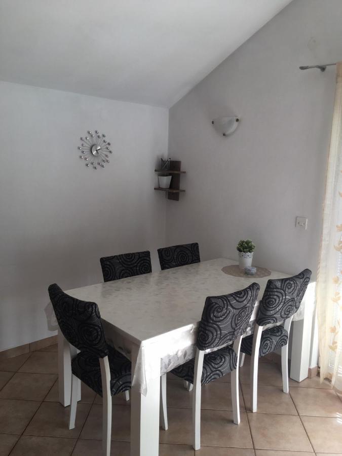 Ema Apartment