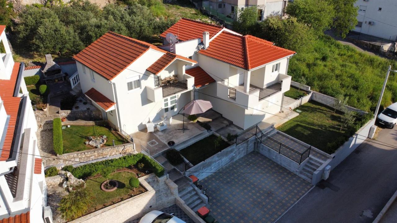 Ema Apartment
